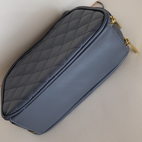 Inside label: 100% Leather, 100% Polyester, Made in China - Picture 3 of 16